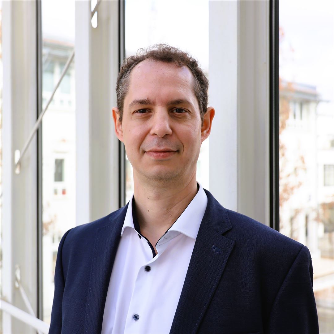 Portrait von Prof. Dr. Markus K&uuml;hnel