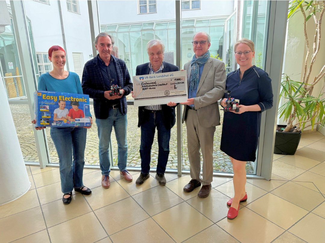 Öffnet die Seite 'Spende des Rotary Club Landshut für Kinder-MINT-Kurse'